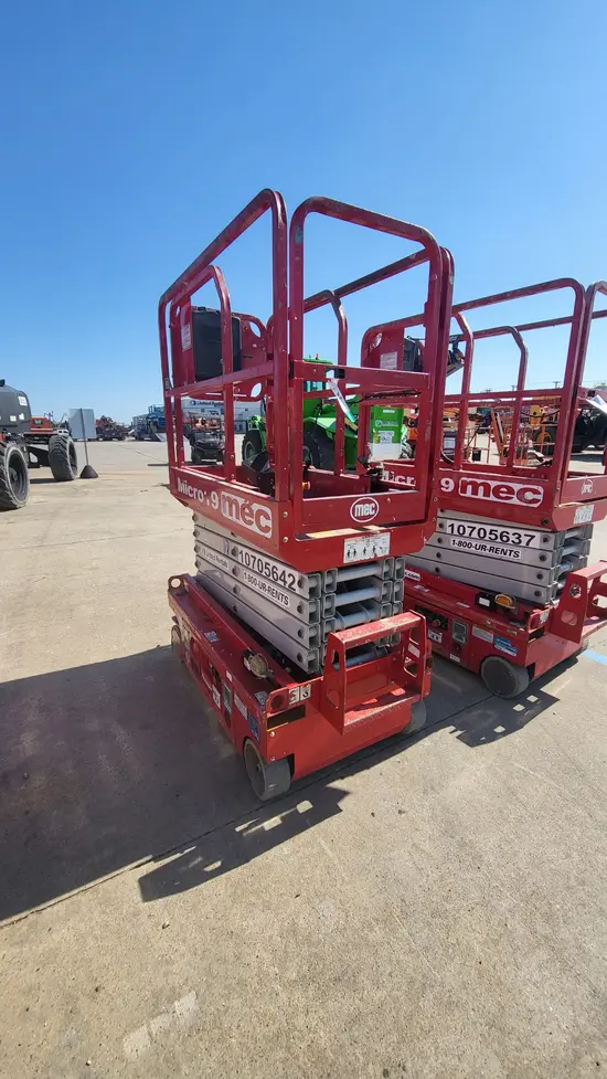 2018 MEC MICRO 19 Scissor Lift