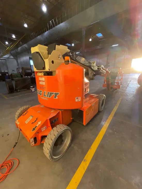 2016 JLG E400AJPN Articulating Boom Lift