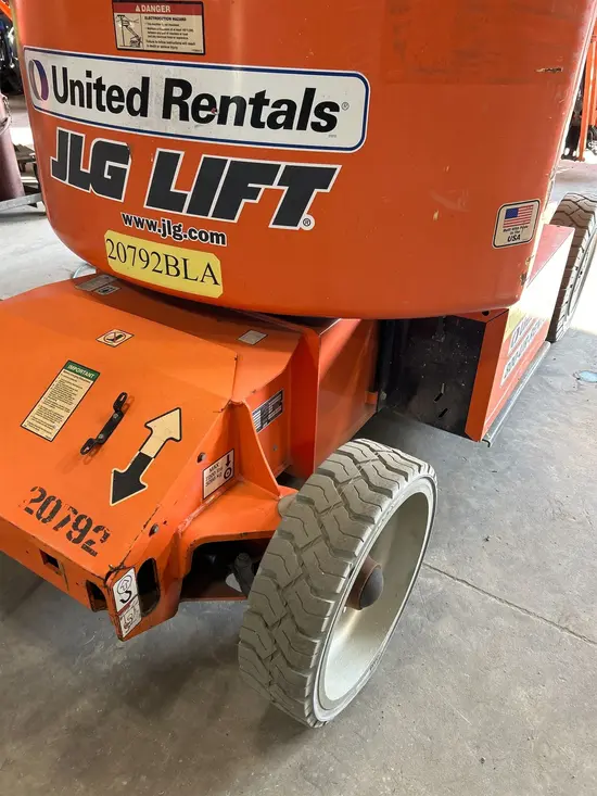 2015 JLG E400AJPN Articulating Boom Lift