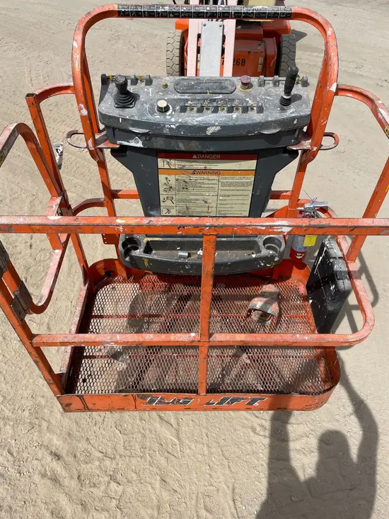 2014 JLG E400AJPN Articulating Boom Lift