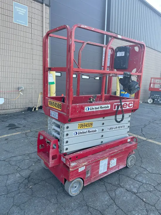 2017 MEC MICRO 19 Scissor Lift