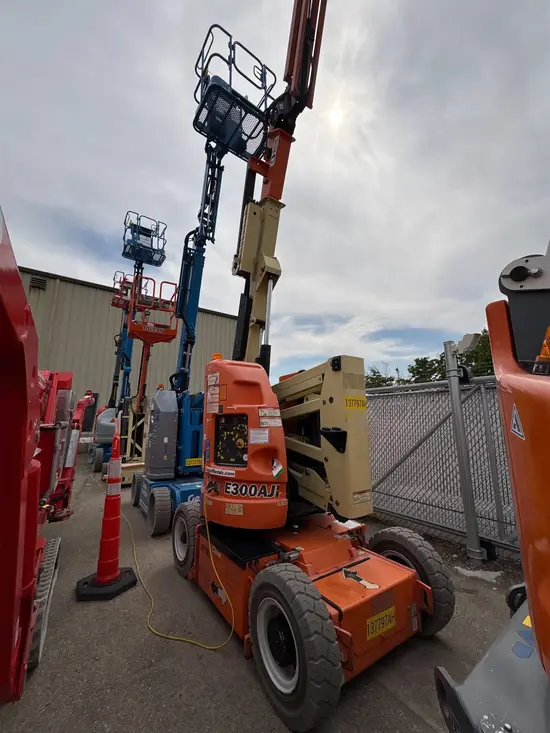 2014 JLG E300AJP Articulating Boom Lift