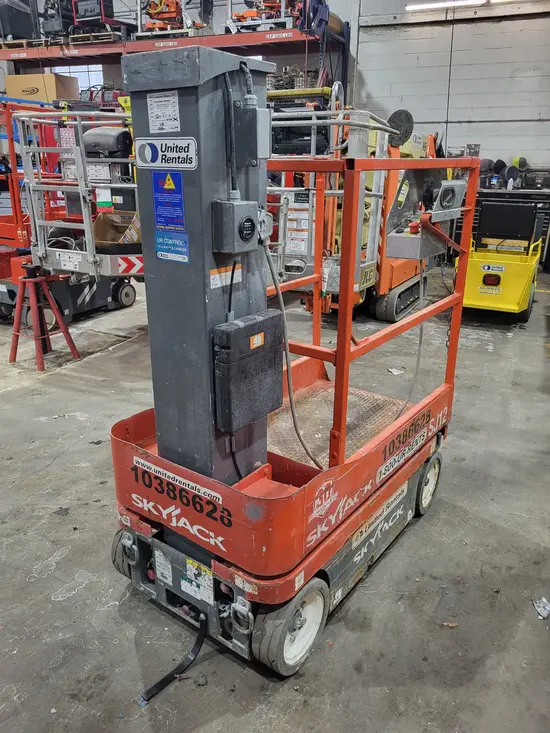 2015 Skyjack SJ12 Self-Propelled One-Person Lift