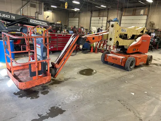 2012 JLG E400AJPN Articulating Boom Lift