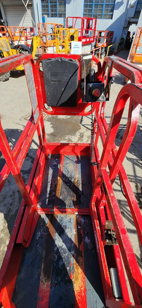2017 MEC MICRO 19 Scissor Lift