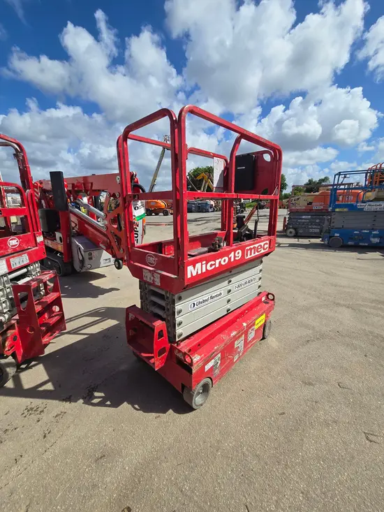 2017 MEC MICRO 19 Scissor Lift