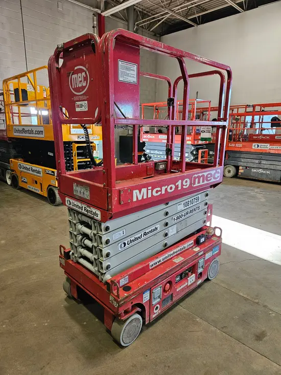 2018 MEC MICRO 19 Scissor Lift