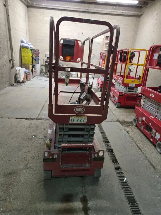 2019 MEC MICRO 19 Scissor Lift