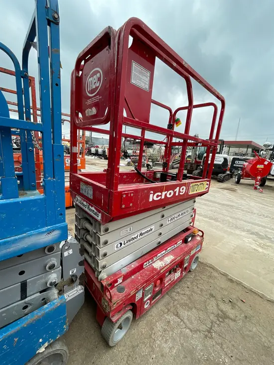 2018 MEC MICRO 19 Scissor Lift