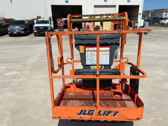 2016 JLG E400AJPN Articulating Boom Lift