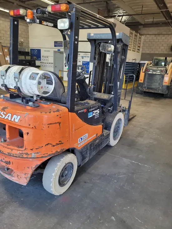 2017 Doosan G25E-5 Warehouse Forklift