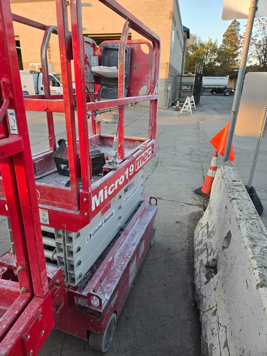 2018 MEC MICRO 19 Scissor Lift