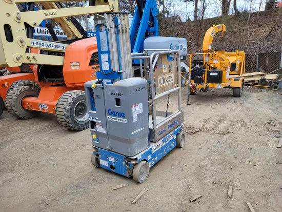 2017 Genie GR-20 Self-Propelled One-Person Lift