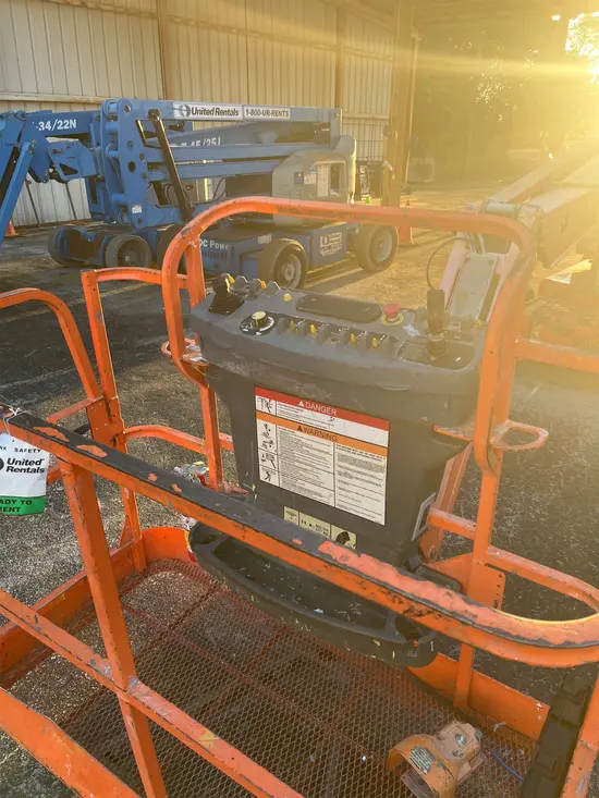 2014 JLG E450AJ Articulating Boom Lift