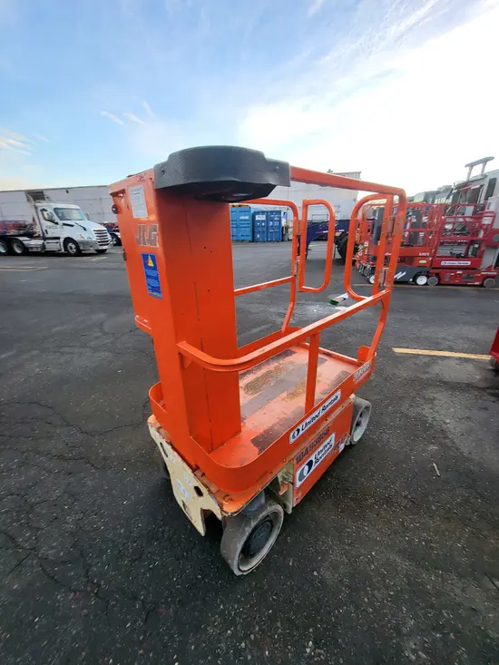 2016 JLG 1230ES Self-Propelled One-Person Lift