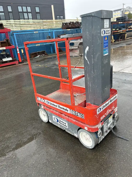 2015 Skyjack SJ12 Self-Propelled One-Person Lift