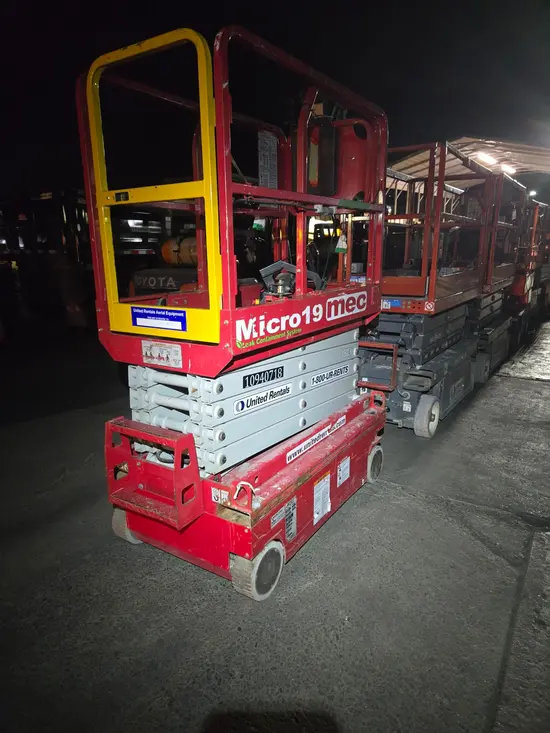 2019 MEC MICRO 19 Scissor Lift