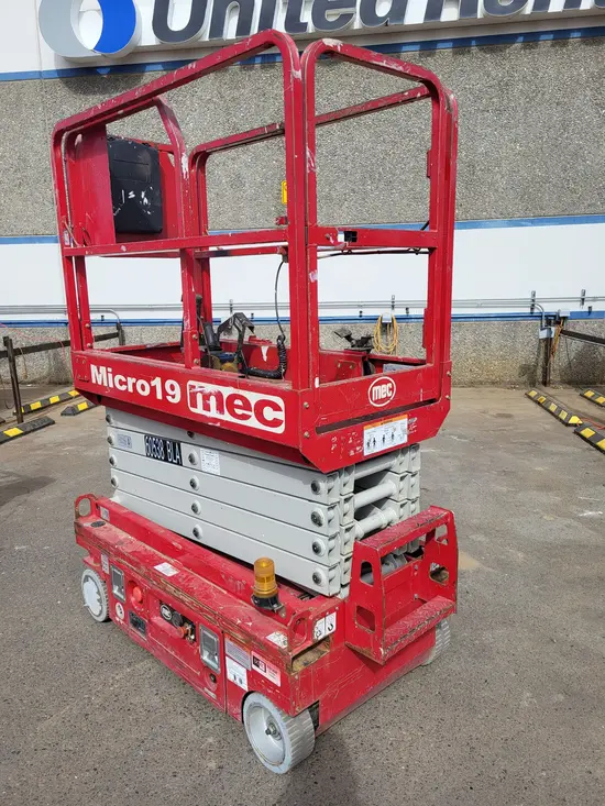 2018 MEC MICRO 19 Scissor Lift