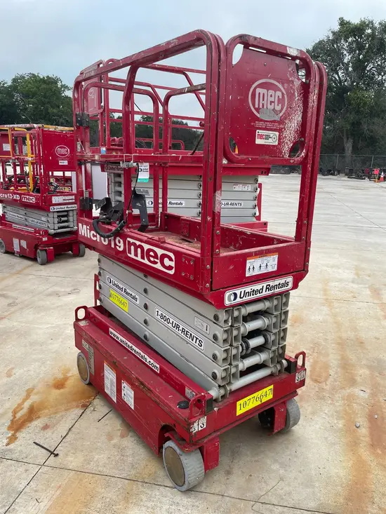 2018 MEC MICRO 19 Scissor Lift