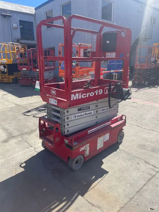 2018 MEC MICRO 19 Scissor Lift