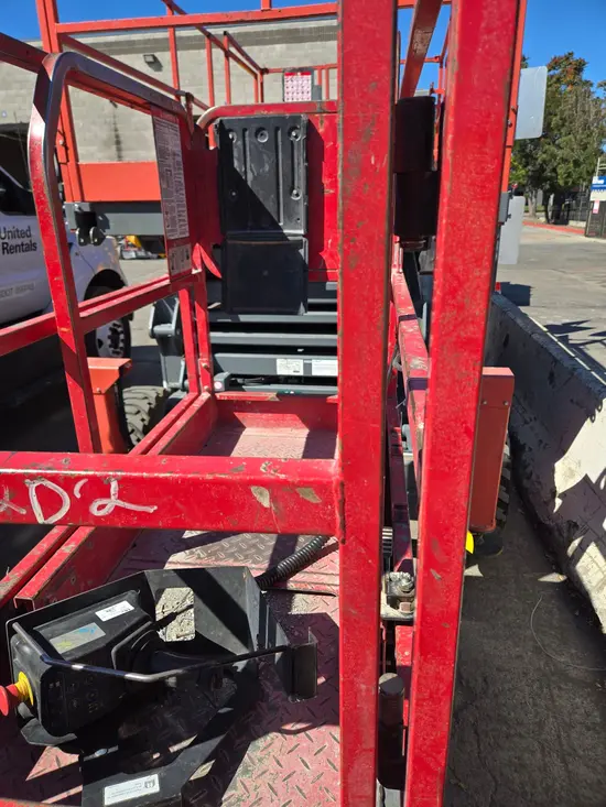 2019 MEC MICRO 19 Scissor Lift