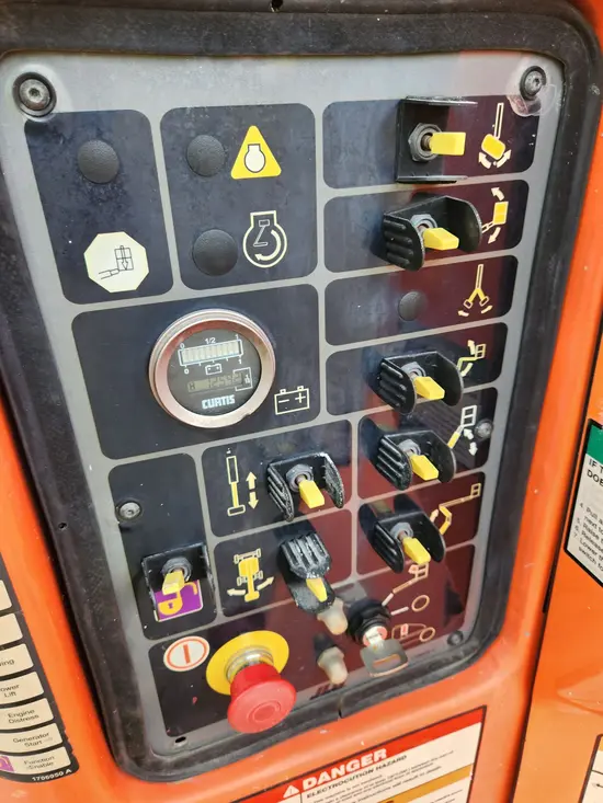 2013 JLG E450AJ Articulating Boom Lift