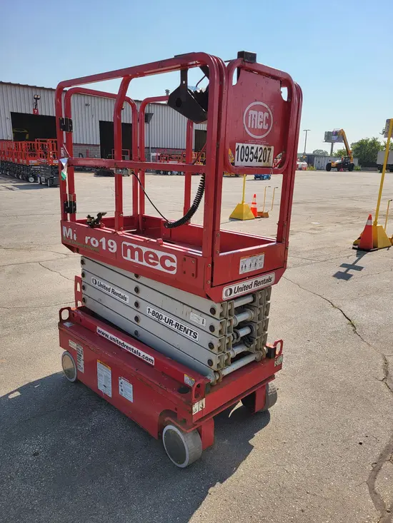 2019 MEC MICRO 19 Scissor Lift