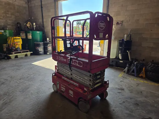 2017 MEC 1330SE Scissor Lift