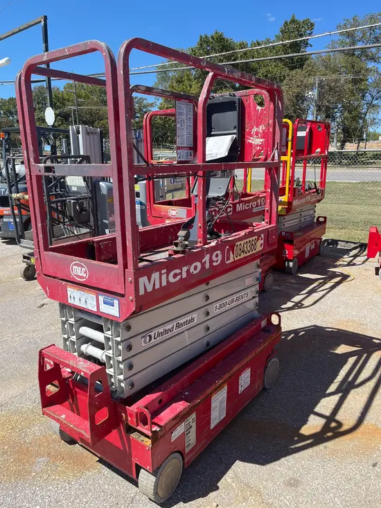 2018 MEC MICRO 19 Scissor Lift