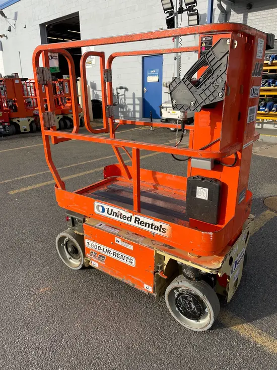 2016 JLG 1230ES Self-Propelled One-Person Lift