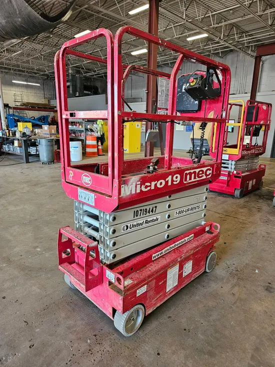 2018 MEC MICRO 19 Scissor Lift