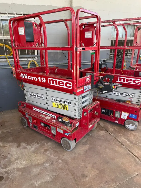 2018 MEC MICRO 19 Scissor Lift