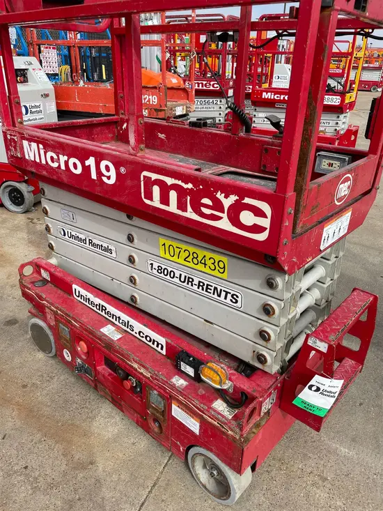 2018 MEC MICRO 19 Scissor Lift