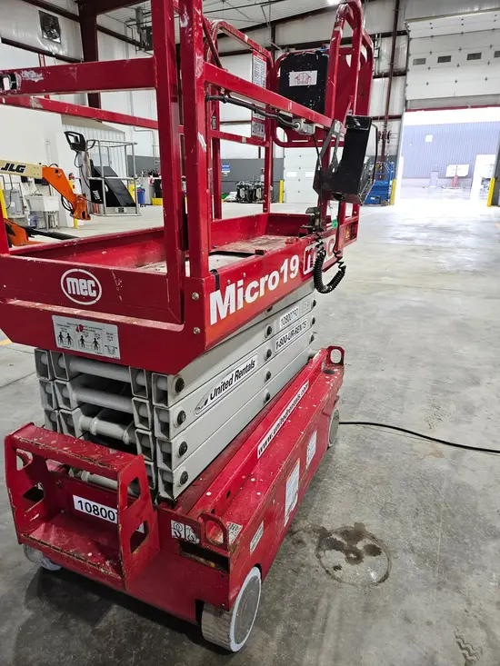 2018 MEC MICRO 19 Scissor Lift