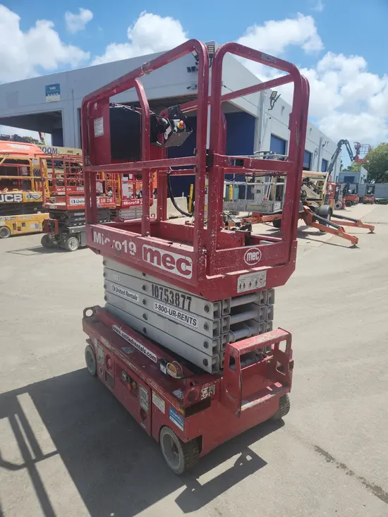 2018 MEC MICRO 19 Scissor Lift
