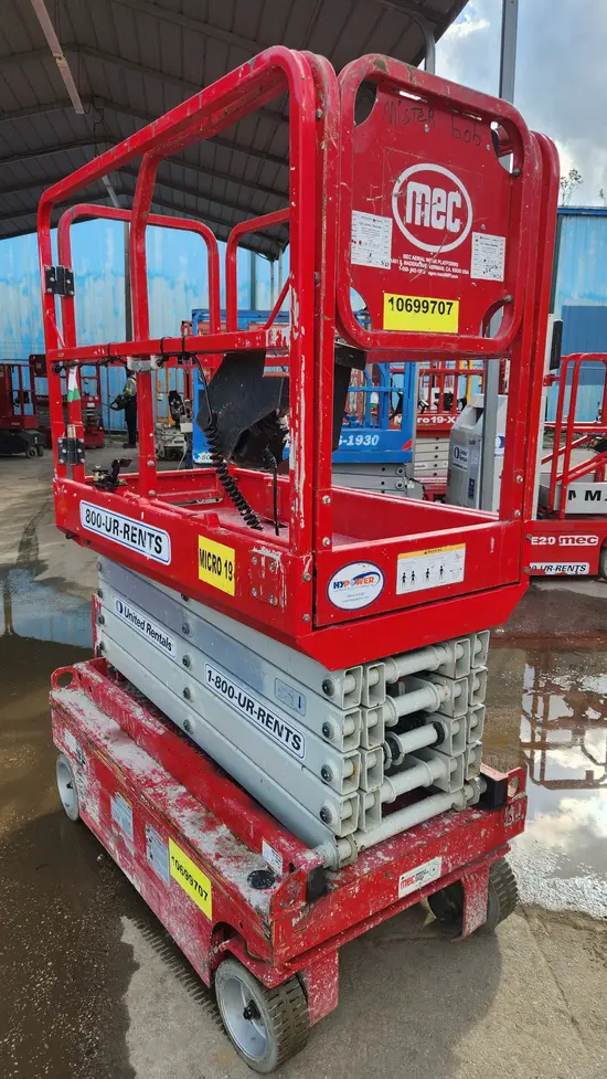 2017 MEC MICRO 19 Scissor Lift