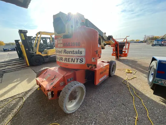 2016 JLG E400AJPN Articulating Boom Lift