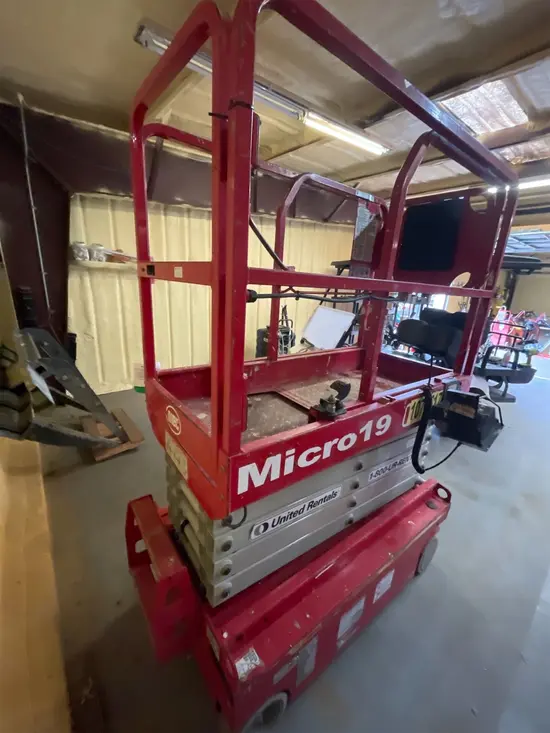 2018 MEC MICRO 19 Scissor Lift