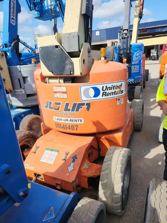 2013 JLG E450AJ Articulating Boom Lift