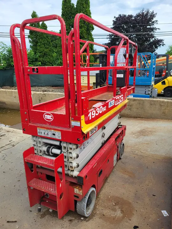 2017 MEC 1930SE Scissor Lift