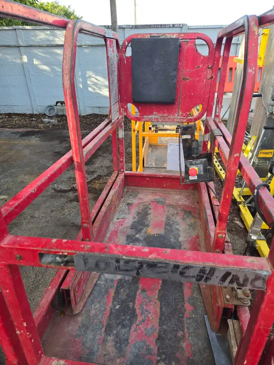 2017 MEC 1330SE Scissor Lift
