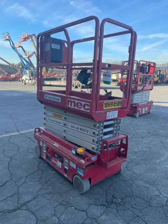 2017 MEC MICRO 19 Scissor Lift