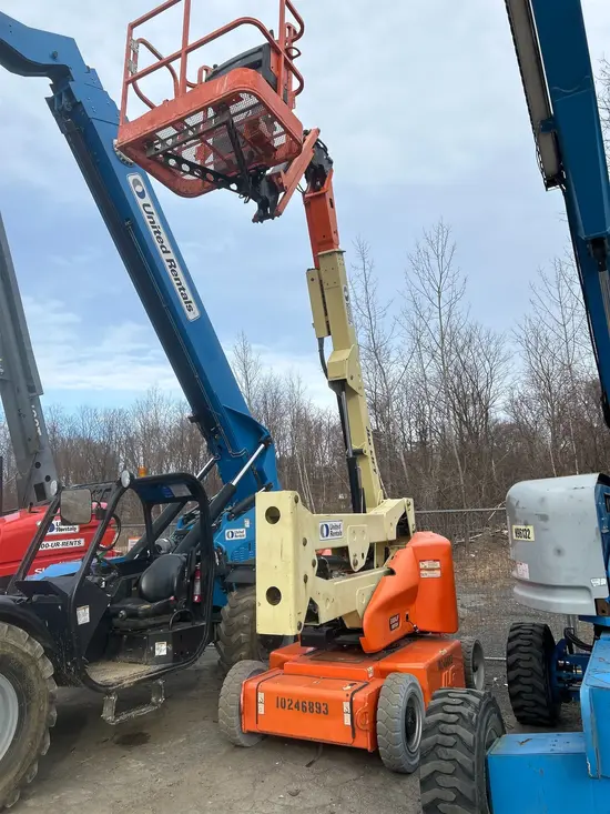 2014 JLG E400AJPN Articulating Boom Lift