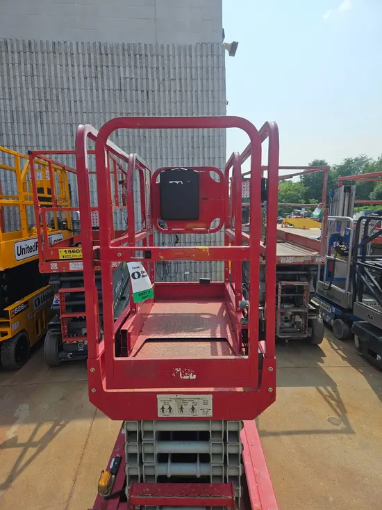 2018 MEC MICRO 19 Scissor Lift