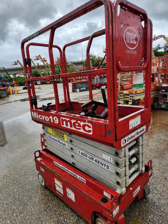 2020 MEC MICRO 19 Scissor Lift