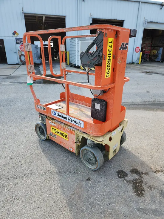 2019 JLG 1230ES Self-Propelled One-Person Lift