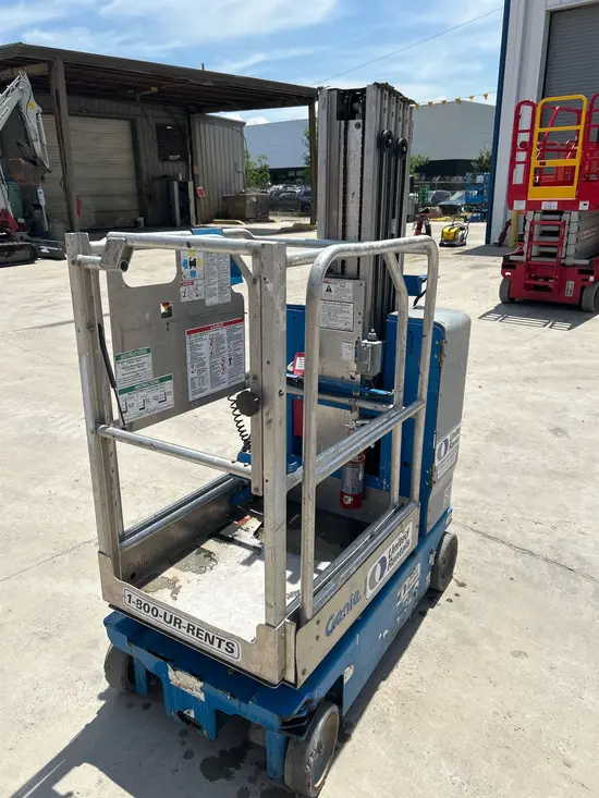 2016 Genie GR-20 Self-Propelled One-Person Lift
