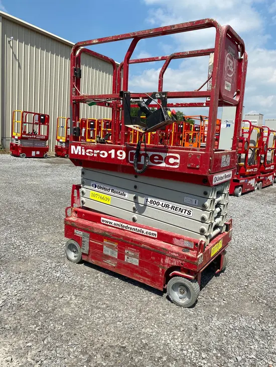 2018 MEC MICRO 19 Scissor Lift