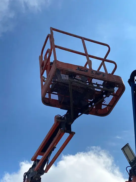 2016 JLG E400AJPN Articulating Boom Lift