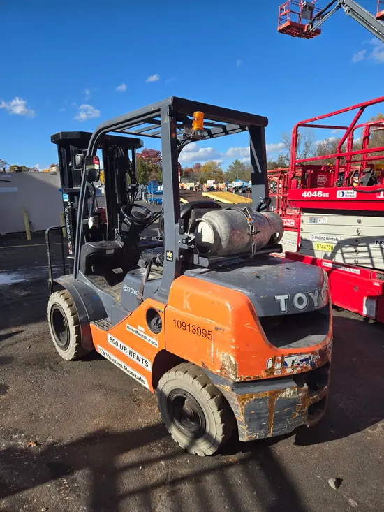 2019 Toyota 8FGU30 Warehouse Forklift